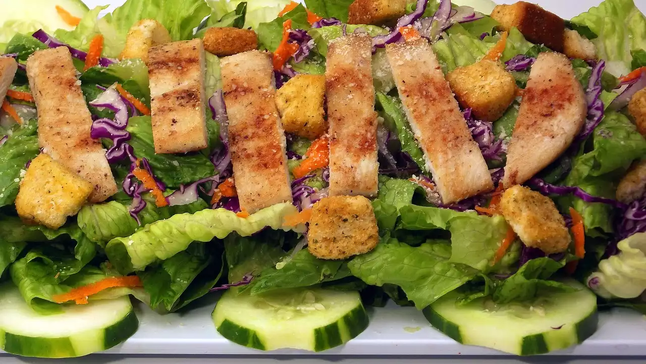 Sabrosas recetas de ensalada de pollo para el verano